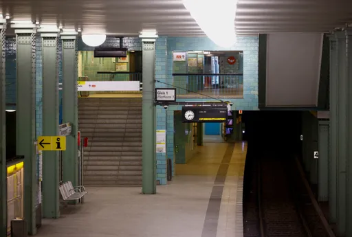 Десетици илјади вработени во јавниот превоз штрајкуваат во Германија