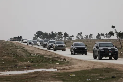 Syrie: un convoi des forces de sécurité pénètre dans le centre-ville d'Hassaké, occupé par les YPG