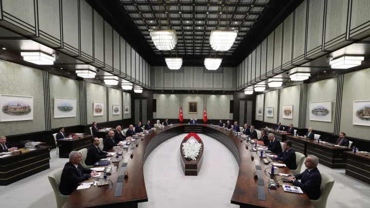 Кабинет министров Турции собрался на фоне кризисов