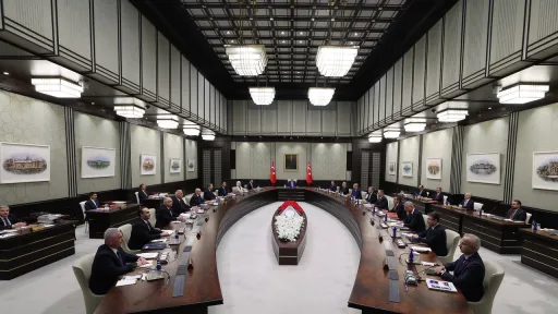 Кабинет министров Турции собрался на фоне кризисов