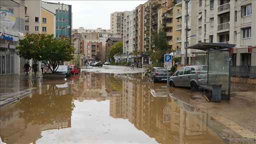Përmbytje dhe evakuime si pasojë e motit në Francën perëndimore