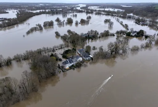 Poplave u zapadnoj Francuskoj: Pogođene hiljade ljudi, evakuacija malog grada