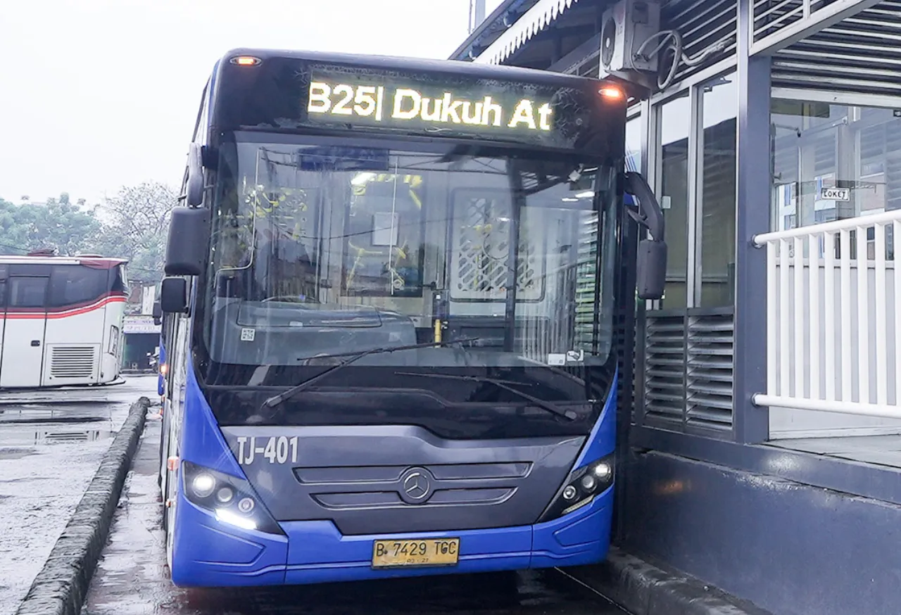 TransJakarta hentikan dan alihkan sejumlah rute akibat banjir
