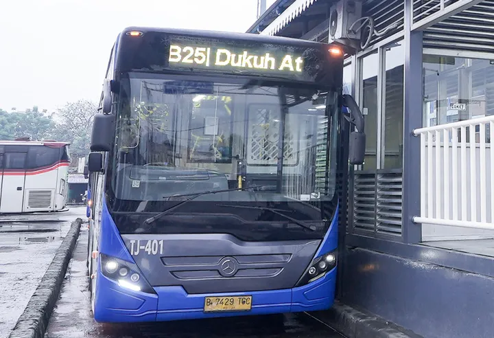 TransJakarta hentikan dan alihkan sejumlah rute akibat banjir