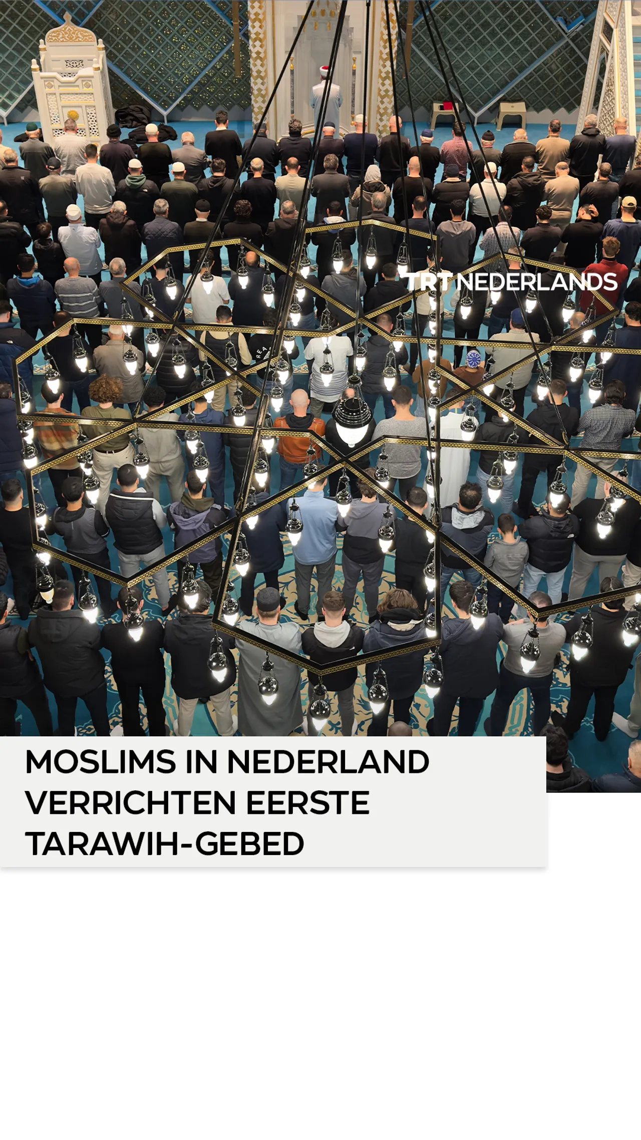 Moslims in Nederland verrichten eerste tarawih-gebed