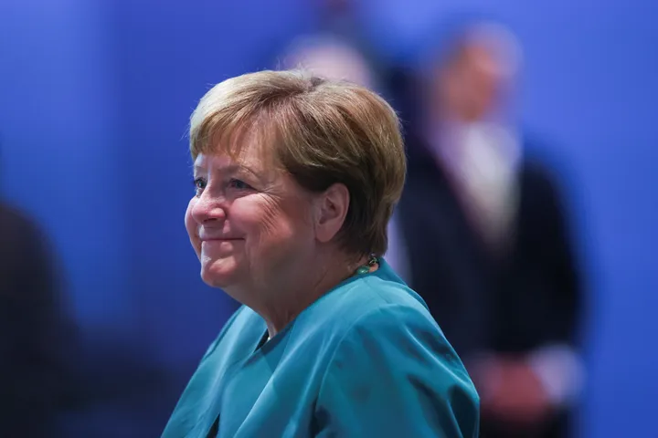 Merkel bei CDU-Parteitag mit langem Applaus begrüßt