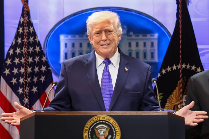 Trump shpall tarifë globale prej 10 për qind pas vendimit të Gjykatës Supreme