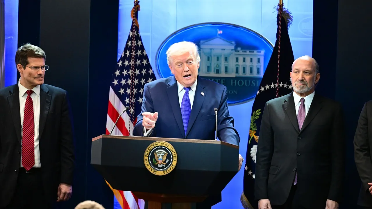 ترمب: من الأفضل للإيرانيين التفاوض من أجل اتفاق عادل.. والشرع يؤدي عملاً استثنائياً لتوحيد سوريا