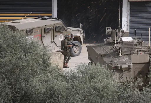 إصابات بالاختناق وحرائق مساكن في هجمات لجيش الاحتلال ومستوطنين بالضفة الغربية