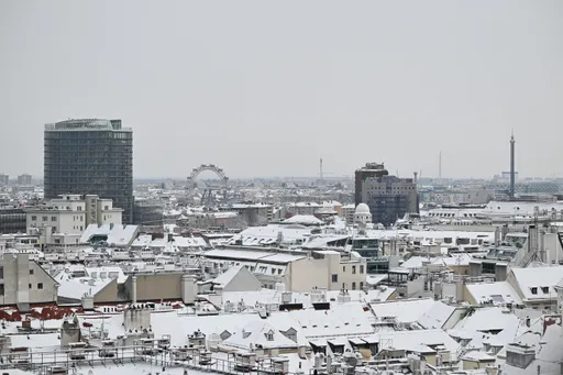 عاصفة ثلجية وانهيارات جليدية تودي بحياة 5 أشخاص وتشلّ الحركة في النمسا