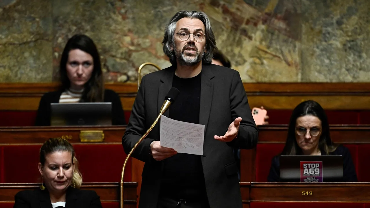 Aymeric Caron dépose une plainte pour diffamation contre Sébastien Lecornu