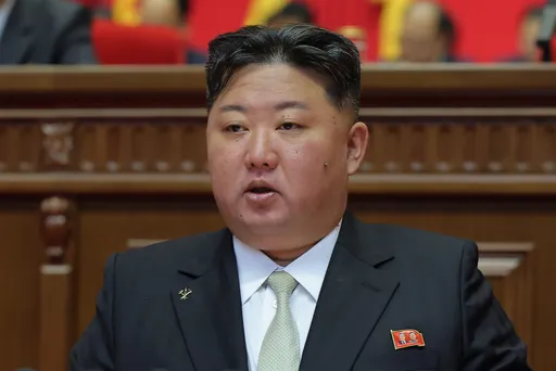 북한의 김정은, '전략' 순항 미사일 발사 참관