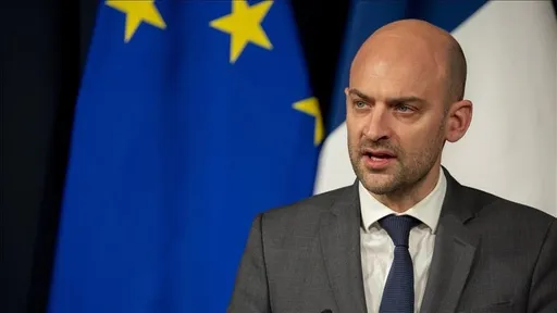 Ministri i Jashtëm francez zotohet për hetim mbi lidhjet e një diplomati me Epstein