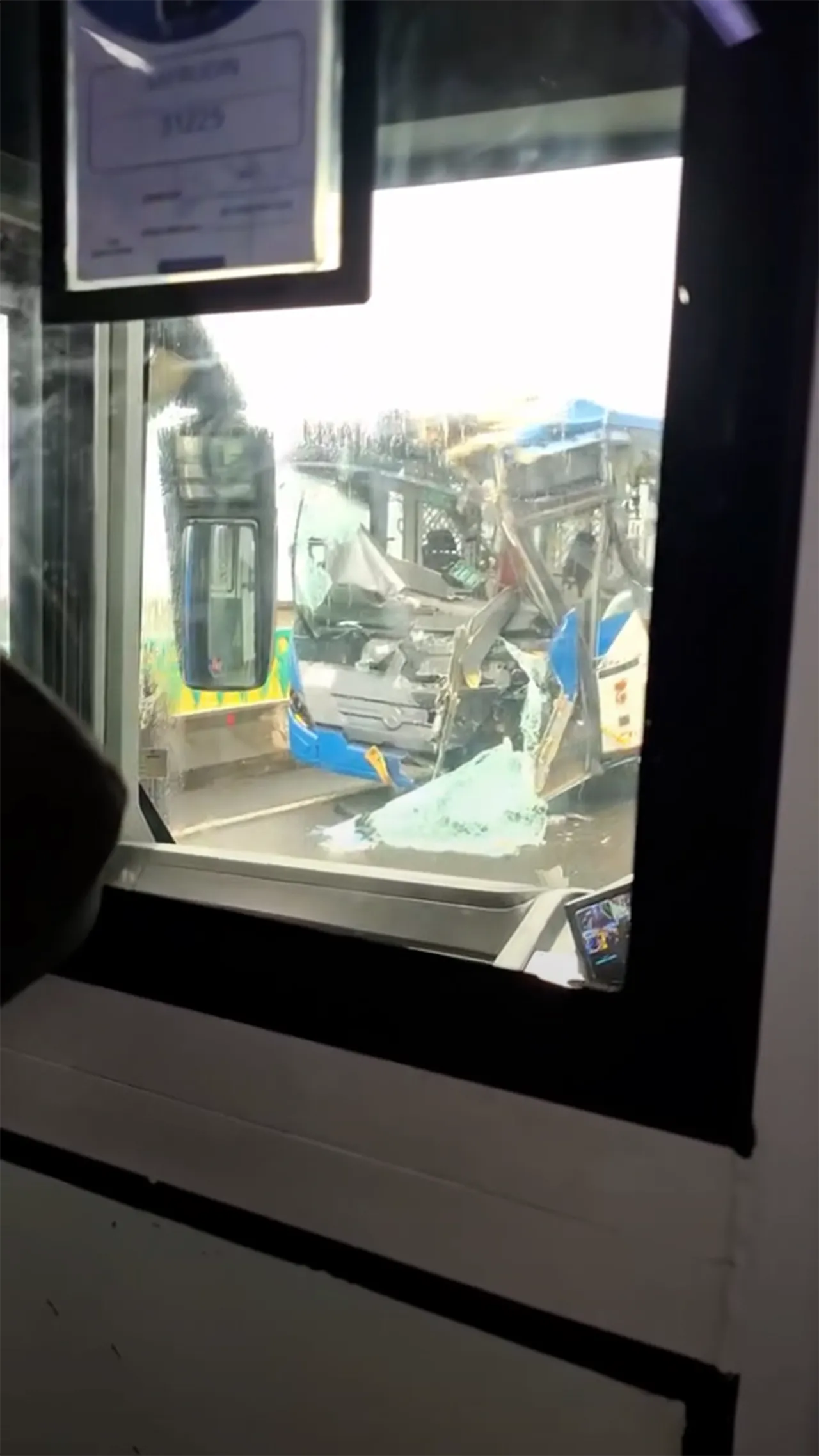 Dua bus Transjakarta tabrakan di Koridor 13, 23 penumpang luka ringan