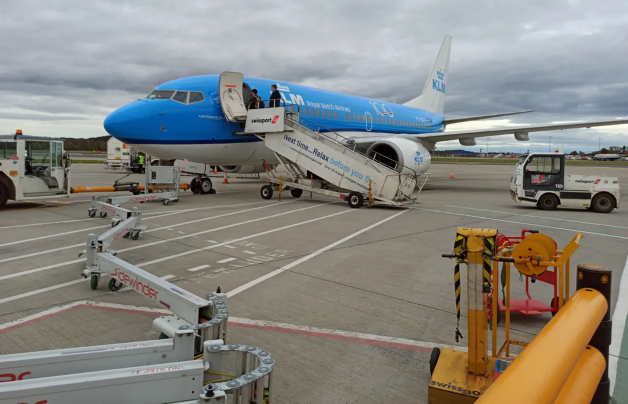 Twee Boeing 737's van KLM botsen op elkaar op Schiphol, geen gewonden onder passagiers