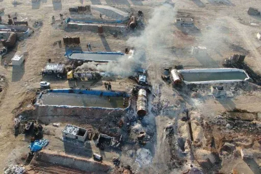 سوريا.. السلطات تحسم ملف "حراقات النفط" بعد سنوات من العمل خارج الأطر الرسمية