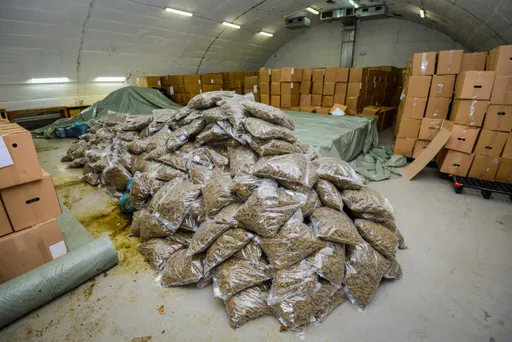 Еден тон марихуана запленет во складиштето на една од шесте фирми на кои им е одземена лиценцата