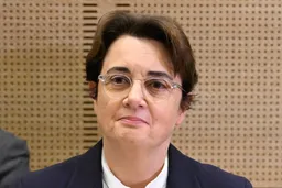 Директор Лувра подала в отставку