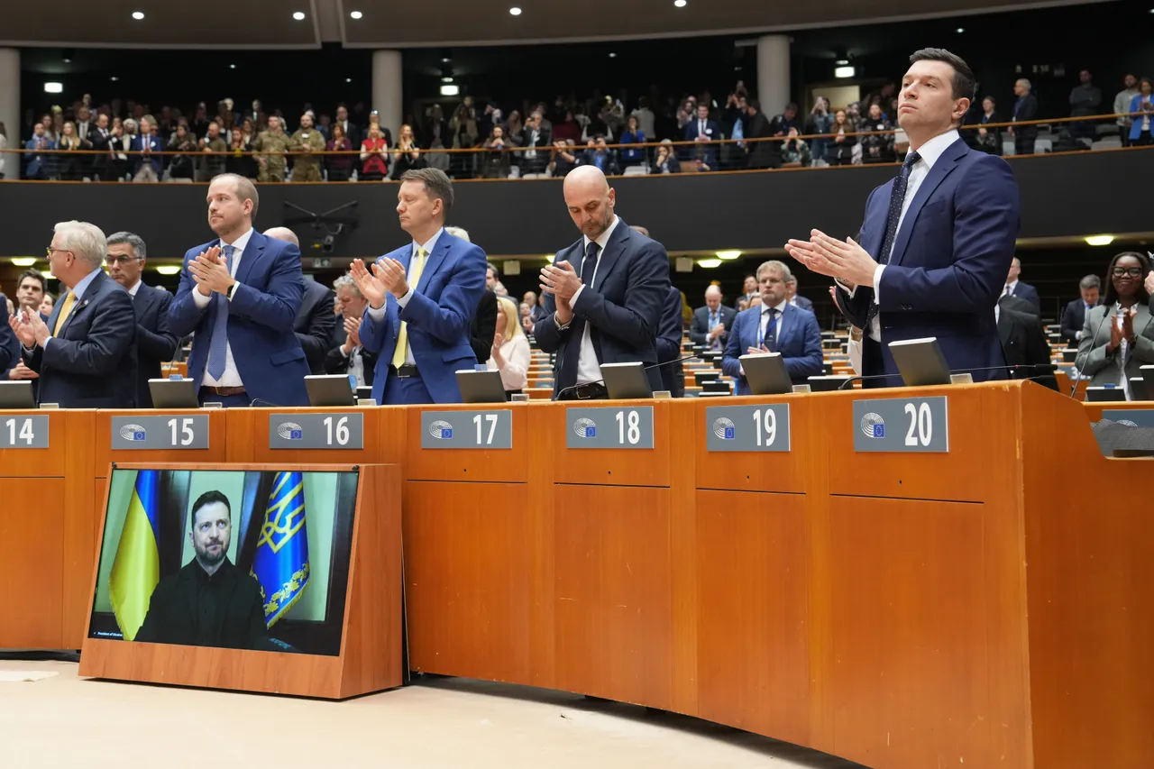 Zelensky eist duidelijke datum voor EU-toetreding op vierde verjaardag van de oorlog