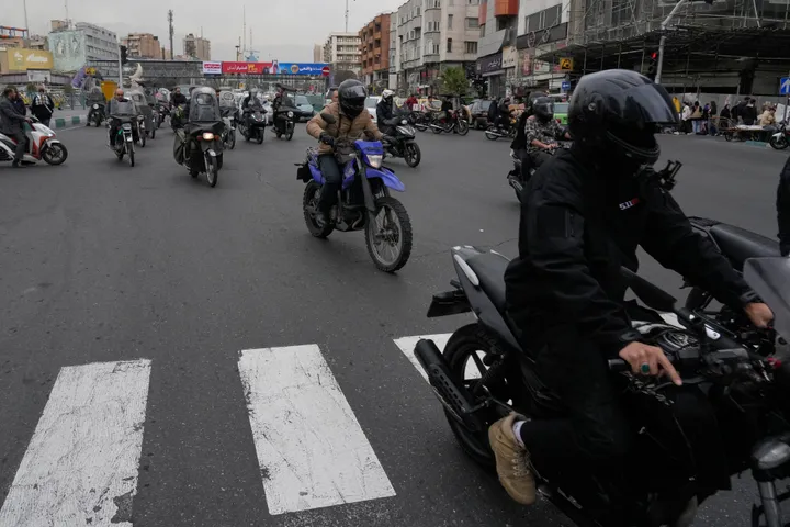 Iran deelt video over inbeslagname van bagage Nederlandse diplomaat, ministerie roept ambassadeur op