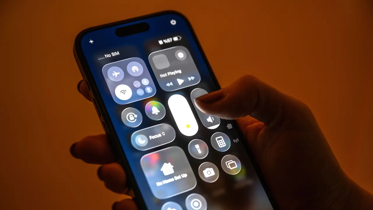 ارسال پیامک درباره ترامپ در ایران؛ گزارش‌ها از نفوذ به سامانه پیامکی