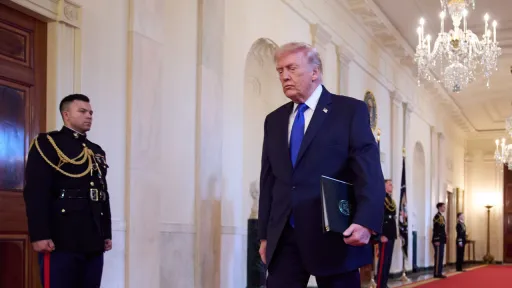 قد تؤدي إلى "صراع طويل الأمد".. مستشارو ترمب يحذرون من مخاطر "الضربة المحدودة" ضد إيران