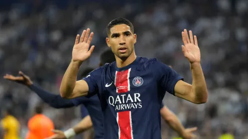 حكيمي: محاكمتي ستظهر الحقيقة للعلن وأنتظرها بهدوء.. وإنريكي: قضيته مسألة تخص المحاكم