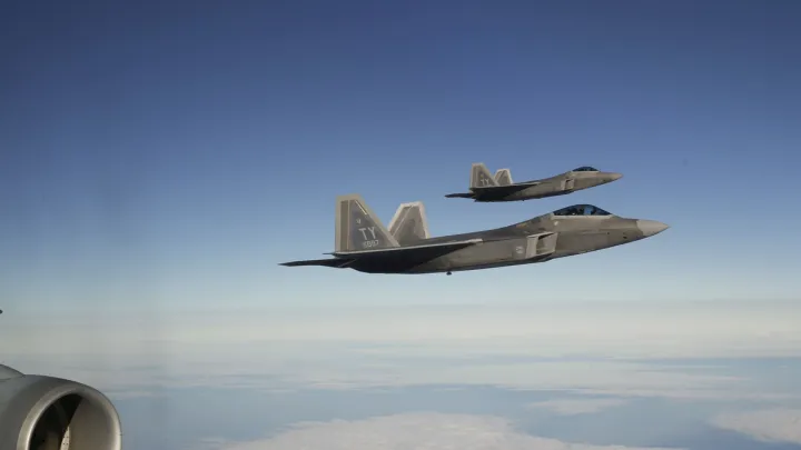 مقاتلات أمريكية تهبط في إسرائيل تحسباً لضرب إيران.. ومطالبة إسرائيلية بالاستعداد للإجلاء