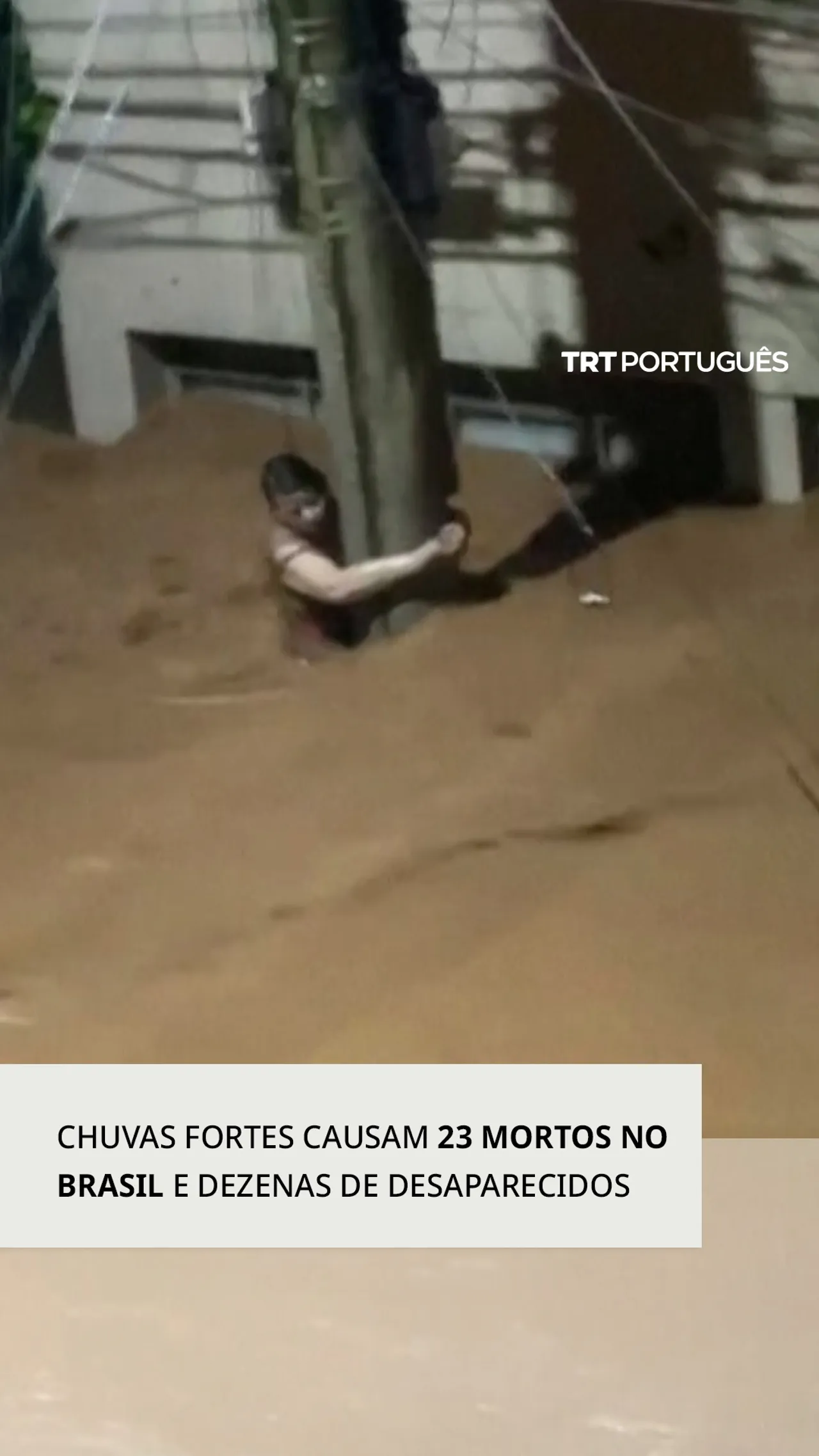 Casas arrastadas e destruídas pelas cheias após fortes chuvas no Brasil