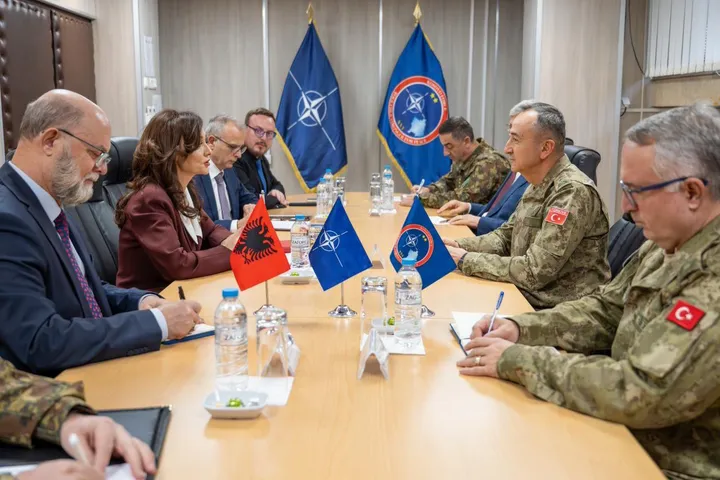 Spiropali takon komandantin e KFOR-it: Shqipëria, mbështetje e plotë për sigurinë e Kosovës