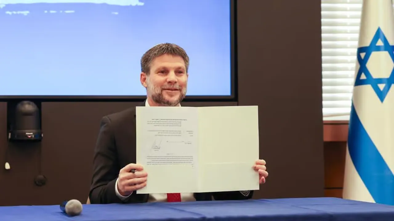 סמוטריץ' עוקף את הכנסת: פטור ממע"מ עד 130 דולר על יבוא אישי