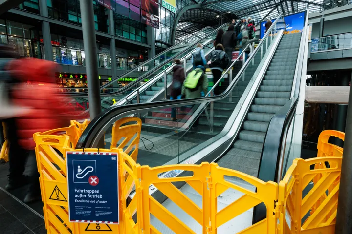 27 Rolltreppen im Hauptbahnhof weiter außer Betrieb