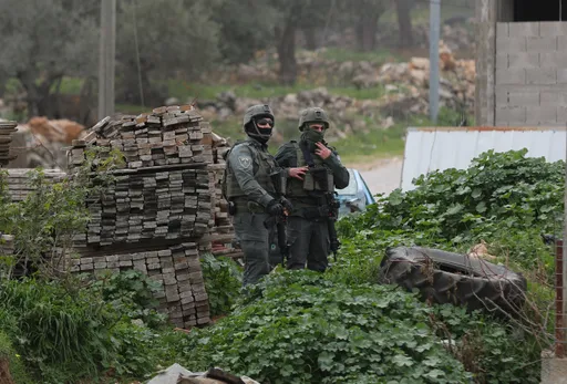 במוחמאס, מתנחלים הרגו אדם אחד ופצעו שניים נוספים; מאות כבשים נגנבו