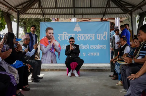 नेपाल के नेता का कहना है कि विद्रोह के बाद चुनाव तय समय पर हो रहे हैं।