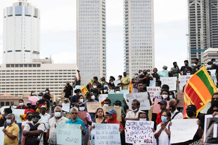 श्रीलंका ने 2019 के ईस्टर बम धमाकों के सिलसिले में पूर्व जासूस प्रमुख को गिरफ्तार किया
