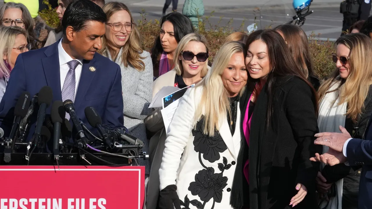 Demokratlar Tramp belän bäyle Êpşteyn dosyalarınıñ yäşerelüen alğa sörä