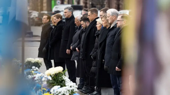 Quatro anos depois, Zelensky promete 'paz e justiça' para a Ucrânia