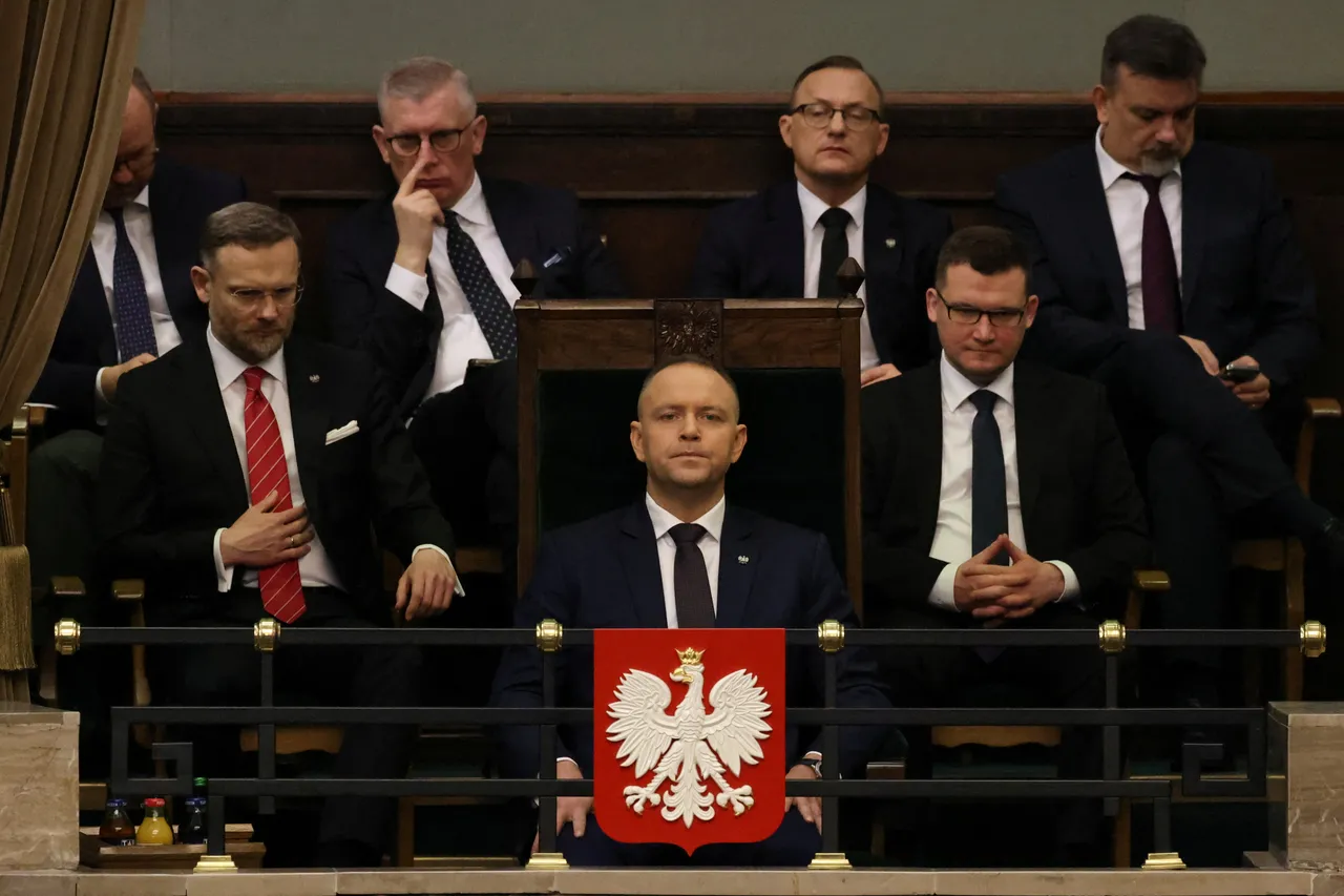 Prezydent wskazuje na możliwość użycia polskich funduszy zamiast środków z programu SAFE