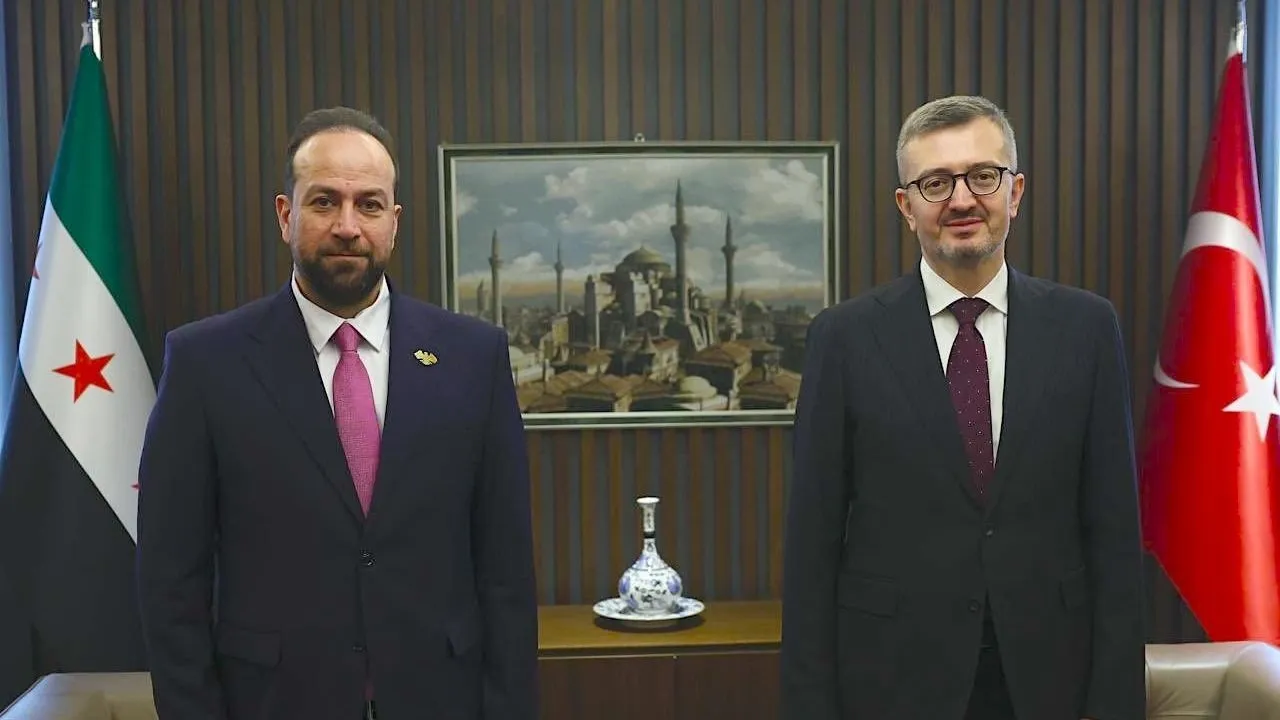 دوران يبحث مع وزير الإعلام السوري العلاقات الثنائية ويؤكد مواصلة تركيا دورها في إرساء السلام