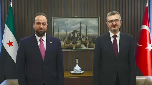 دوران يبحث مع وزير الإعلام السوري العلاقات الثنائية ويؤكد مواصلة تركيا دورها في إرساء السلام