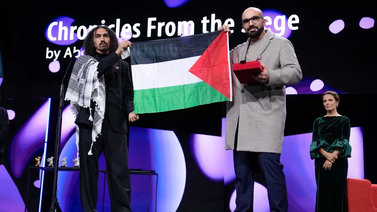 Berlinale: des cinéastes soutiennent la directrice après une polémique liée à un drapeau palestinien