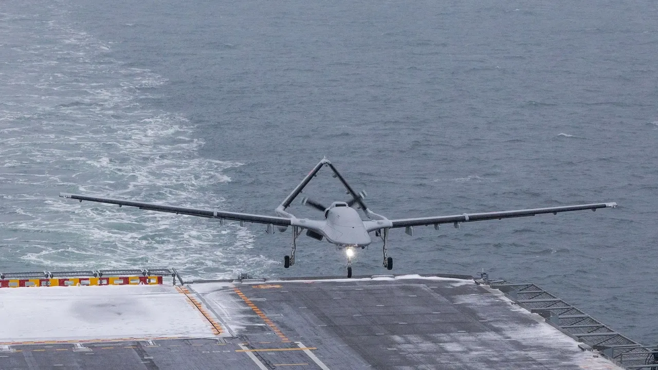 Törkiyä-İtaliya keşesez hawa apparatı partnerlığı berençe citeşterü maqsatına yaqınlaşa