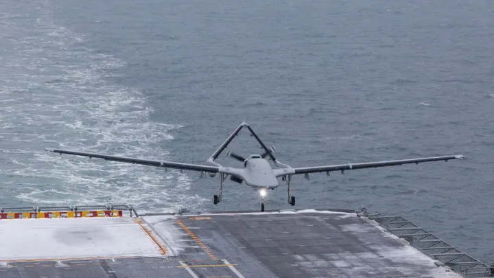 Törkiyä-İtaliya keşesez hawa apparatı partnerlığı berençe citeşterü maqsatına yaqınlaşa