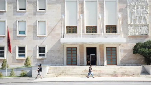 Propozohen shtatë ndryshime në kabinetin qeveritar të Shqipërisë