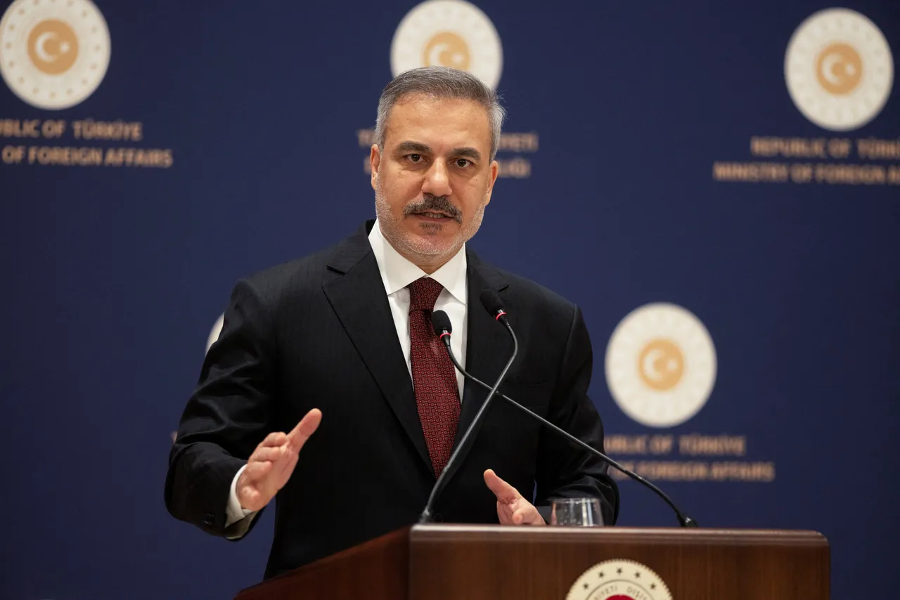 Türkiye's Fidan calls counterparts to discuss Pakistan-Afghanistan clashes