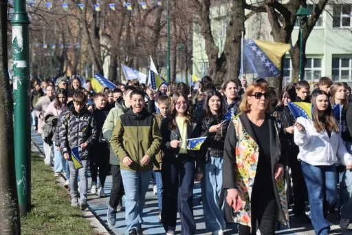 U Sarajevu održan defile učenika povodom 1. marta - Dana nezavisnosti BiH