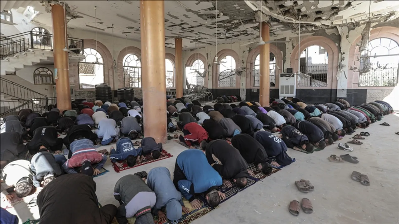 Ramazan u Gazi: Vjernici obavili džumu usred ruševina džamije "Ahmed Yassin"