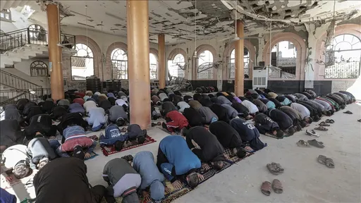 Ramazan u Gazi: Vjernici obavili džumu usred ruševina džamije "Ahmed Yassin"