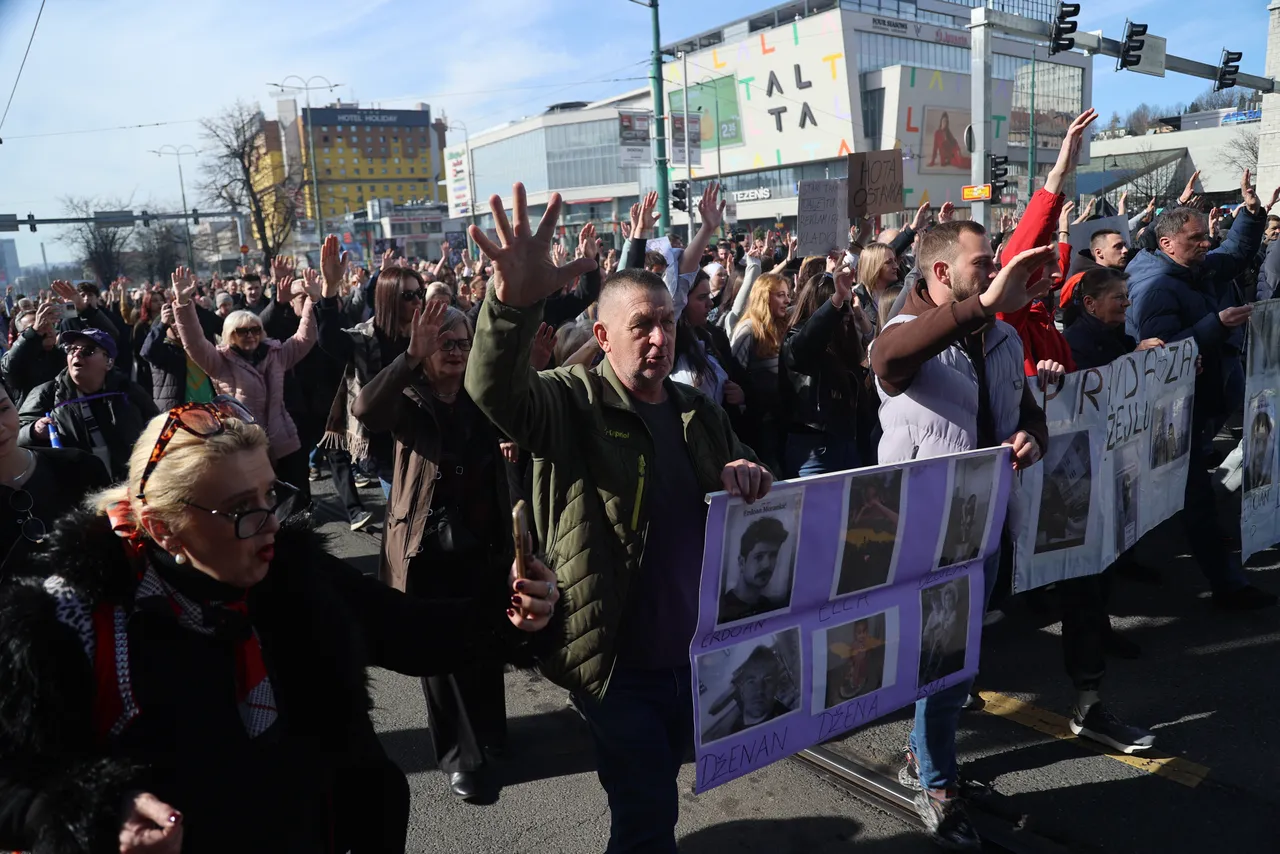 BiH: Osmi protesti održani u Sarajevu, stotine građana ispred tužilaštva uzvikivale "Ubice, ubice"