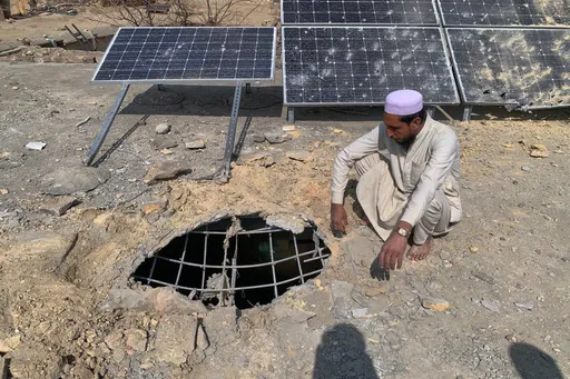 अफगानिस्तान का कहना है कि पाकिस्तान के साथ सीमा पर हुई झड़पों में 55 नागरिक मारे गए।